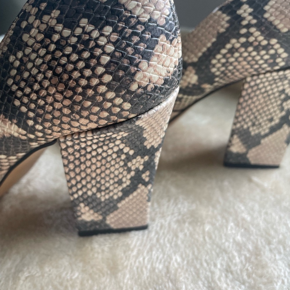 Vince Camuto Woman’s Faux Snake Pumps in SZ 8.5/EU39 Shoes are gorgeous - Picture 10 of 10